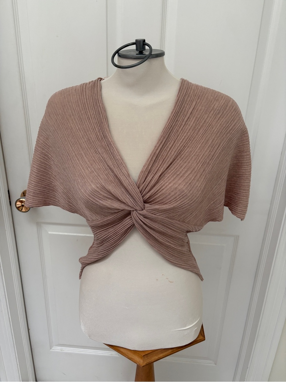 Dynamite Twist-Front Ribbed Crop Top in Dusty Mauve beige